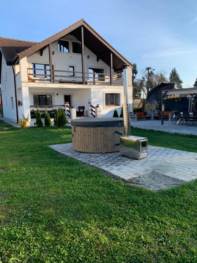 Garden Villa Brasov Bagian luar foto
