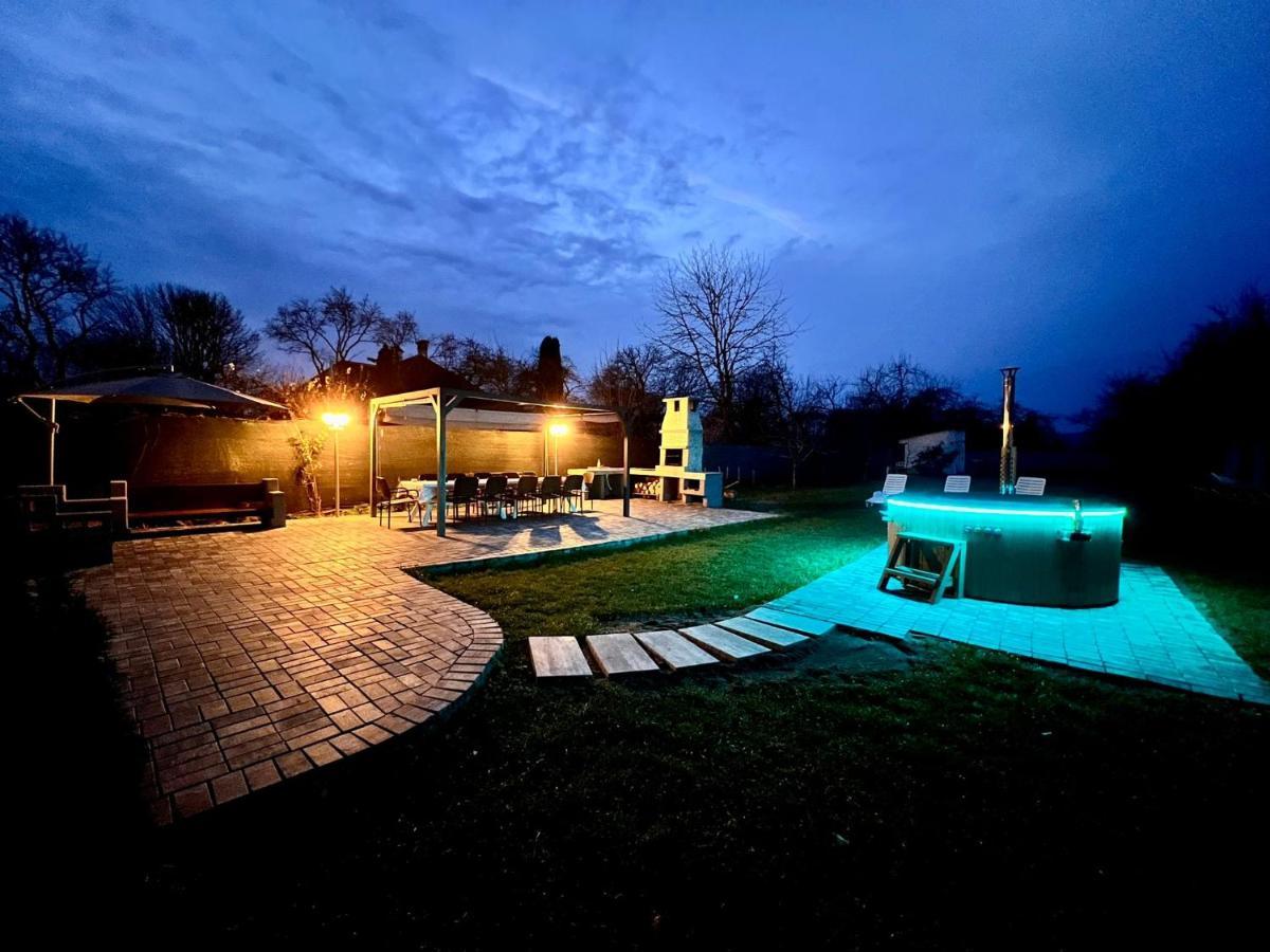 Garden Villa Brasov Bagian luar foto